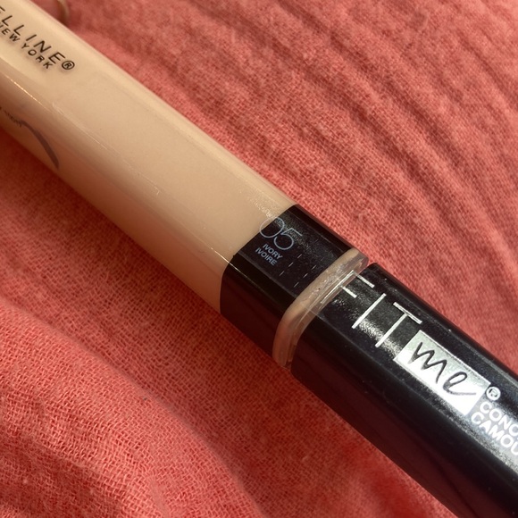 NWT Maybelline concealer Light 05 still has seal - Picture 3 of 3